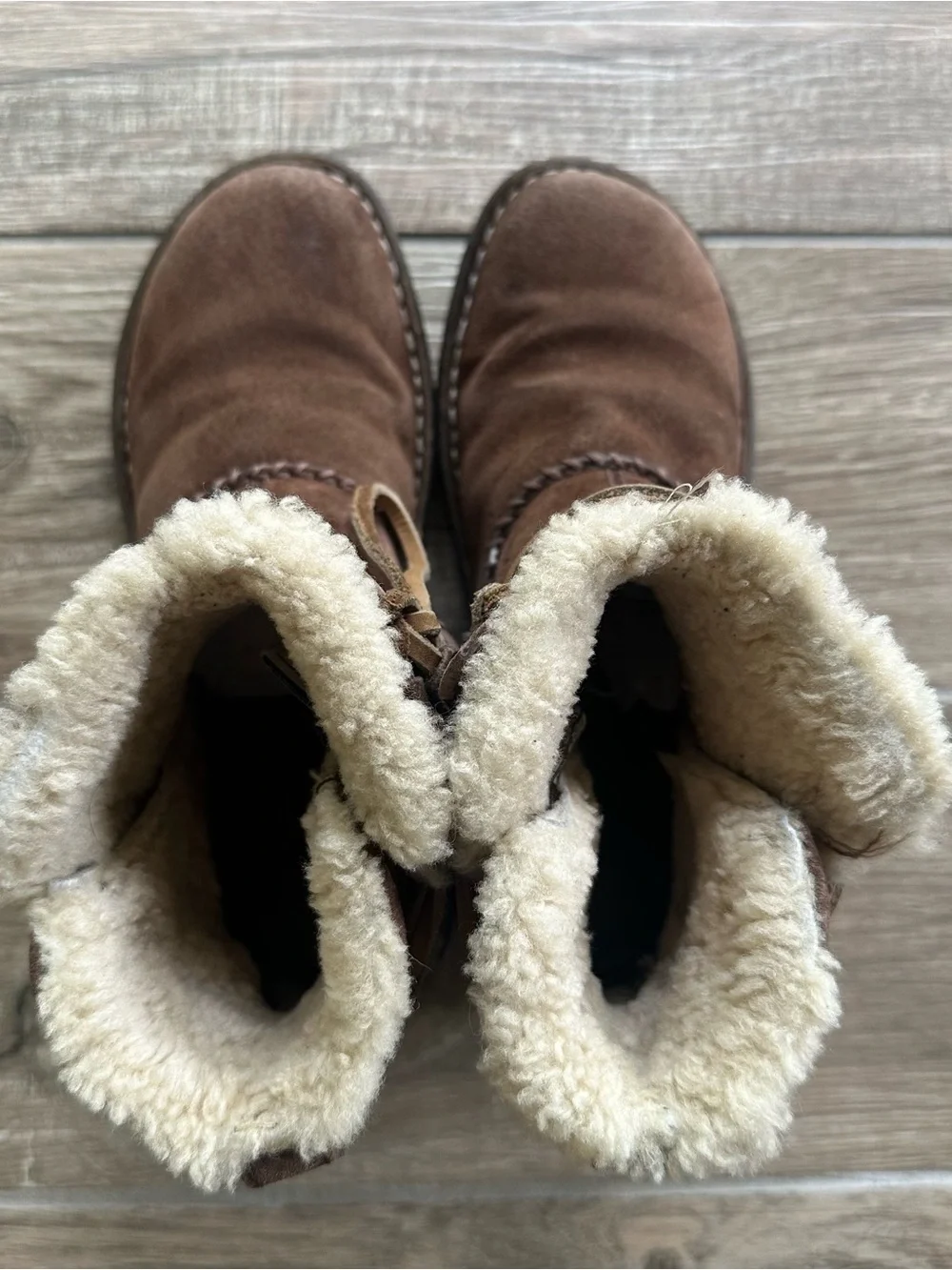 UGG Brown Suede Shearling Lined Lace-Up Ankle Boots Cozy Boho Winter size 7